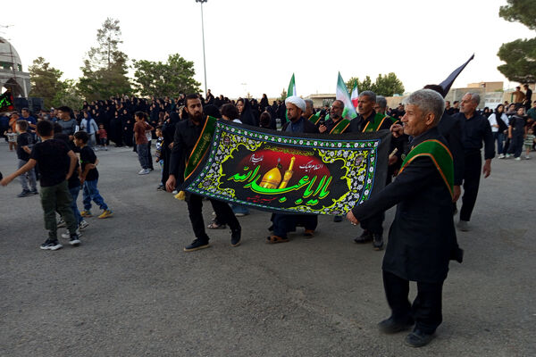 استقبال از ماه محرم با آیین سنتی چاووش‌خوانی در شهر بهمن