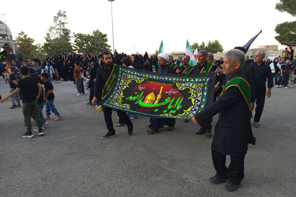 استقبال از ماه محرم با آیین سنتی چاووش‌خوانی در شهر بهمن