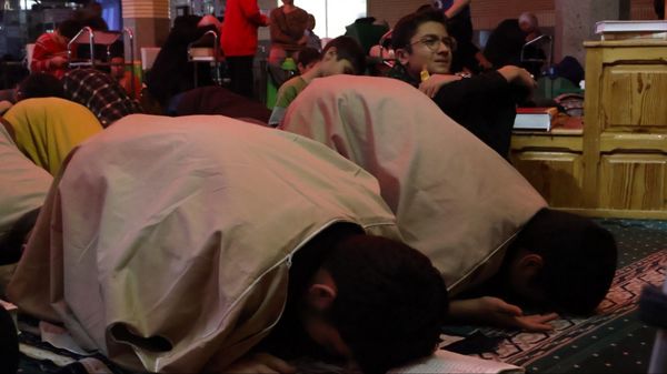 برگزاری مراسم خوانش اعمال ام‌داوود در سومین روز اعتکاف 