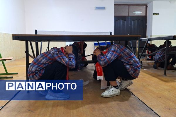 مانور زلزله در دبستان معارف 6 ناحیه 3