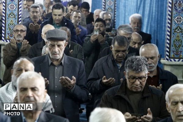 اقامه نماز باشکوه عید سعید فطر در شهرستان فیروزکوه