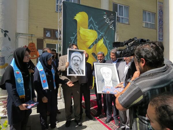 نواختن زنگ سپاس معلم در هنرستان محمودیه بجنورد