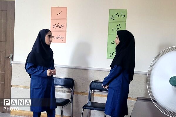 رقابت نخبگان جوان زبان خارجی در دبیرستان فرهنگ