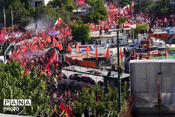 حماسه وفاداری بیعت در پایتخت معنوی ایران؛ بدرقه میلیونی آقای شهید ایران در مشهد مقدس 