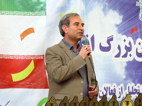 جشن انقلاب و کلنگ زنی زمین چمن دبیرستان شاهد امام حسین (ع)