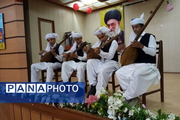 هنرنمایی دانش‌آموزان نوازنده در دیار شیخ جام