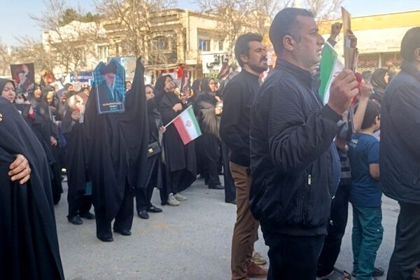 خروش انقلابی نمازگزاران سملقان در خیابان‌های شهر