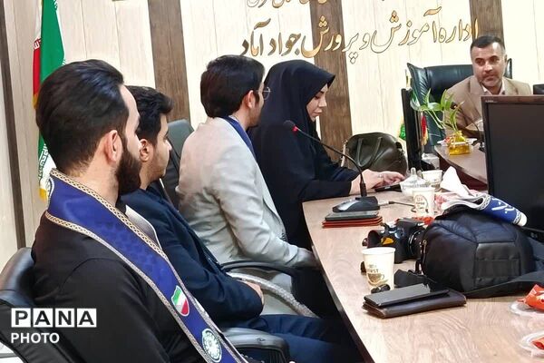 تقدیر از دانش آموزان منتخب فرصت نوجوانی منطقه جوادآباد
