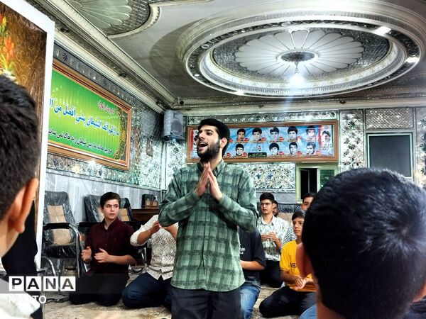طنین جشن میلاد در مسجد فدائیان شاهزاده قاسم نیشابور