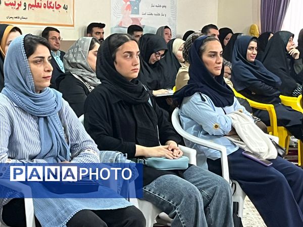 نواختن زنگ شکوفه‌ها در دبستان شاهد پسران شهرستان محمودآباد