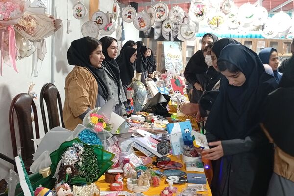 بازارچه خلاقیت؛ جشن خوداتکایی دختران خدیجه‌الکبری در قالب دست‌سازه‌ها و طعم‌ها