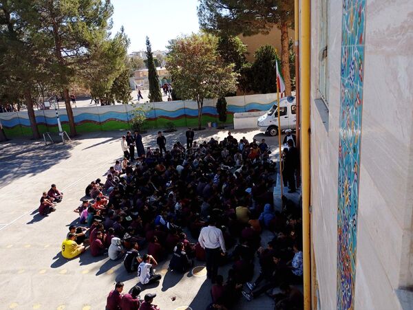 حضور اورژانس اجتماعی شهرستان کاشمر در دبیرستان میثاق