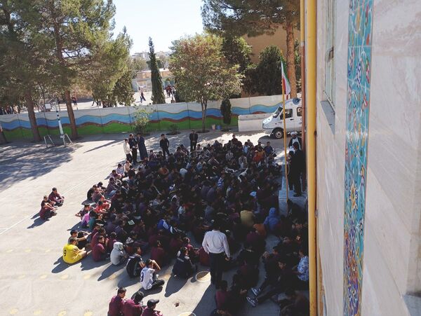 حضور اورژانس اجتماعی شهرستان کاشمر در دبیرستان میثاق