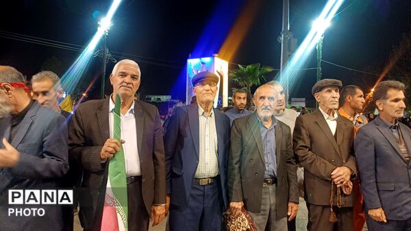 خروش کوهدشتی‌ها در میدان امام خمینی(ره)؛ تجدید میثاق با وطن و آرمان‌های ملی