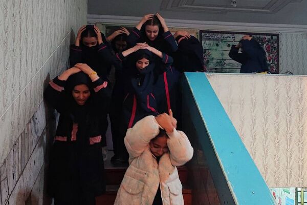 تمرین ایمنی و مقابله با بحران زلزله در مدرسه هدی۱