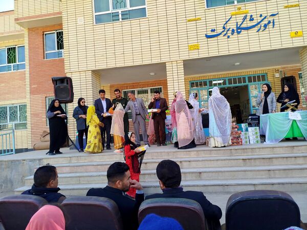 تقدیر از دانش‌آموزان آموزشگاه برکت شهرک مامور