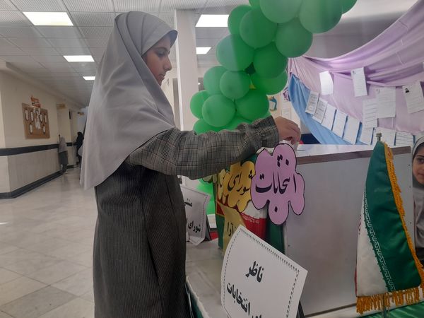 انتخابات شورای دانش آموزی در دبستان پورشهریاری