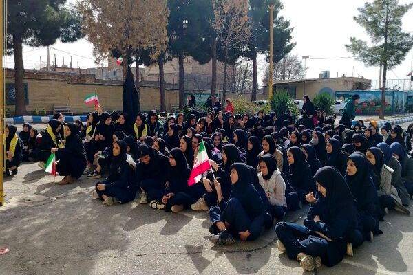 گلبانگ زنگ چهل و هفتمین پیروزی انقلاب اسلامی در مدرسه شهید مجید دهنوی 