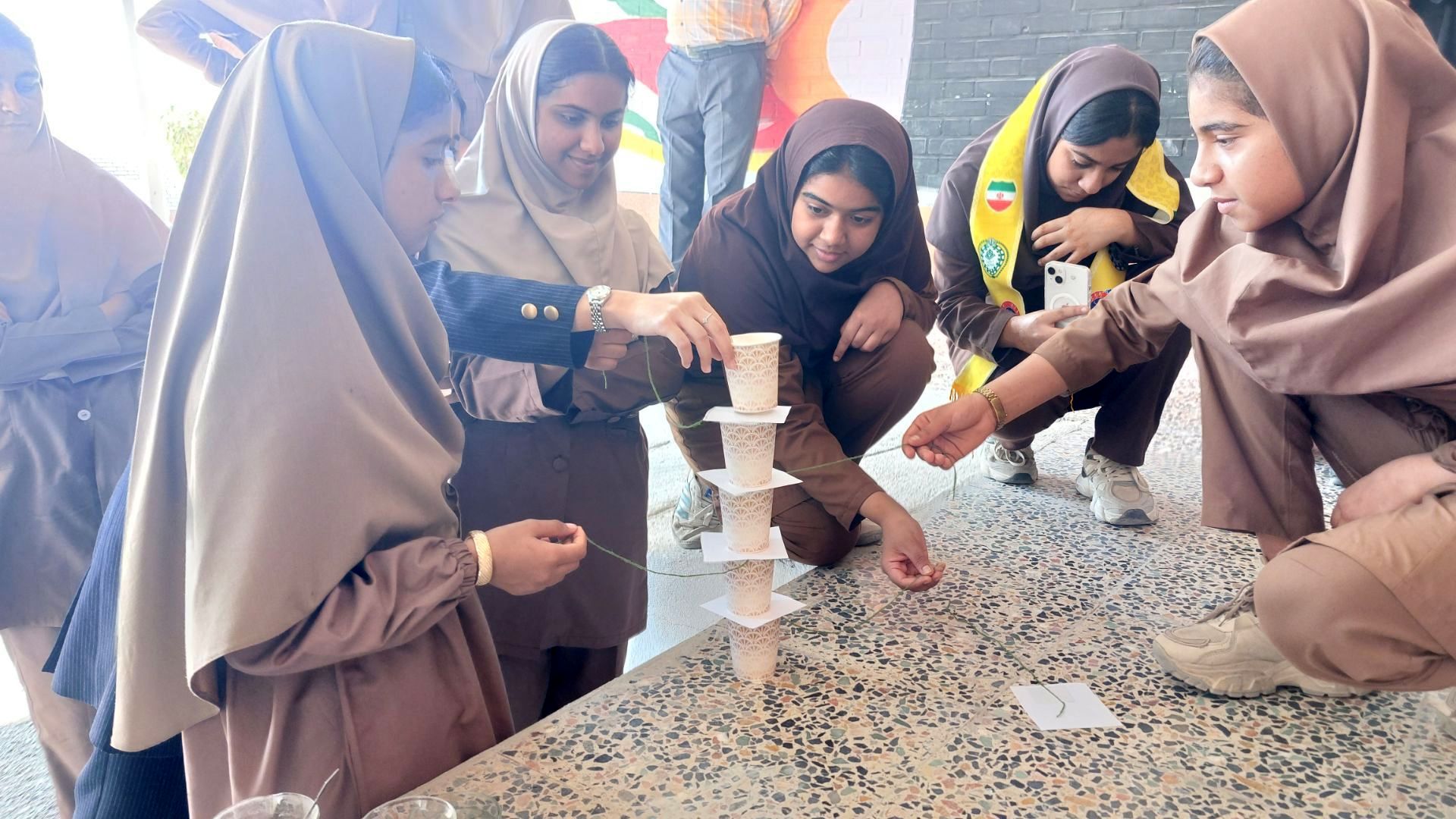 برگزاری روز آزمایشگاه در دبیرستان زینبیه فین