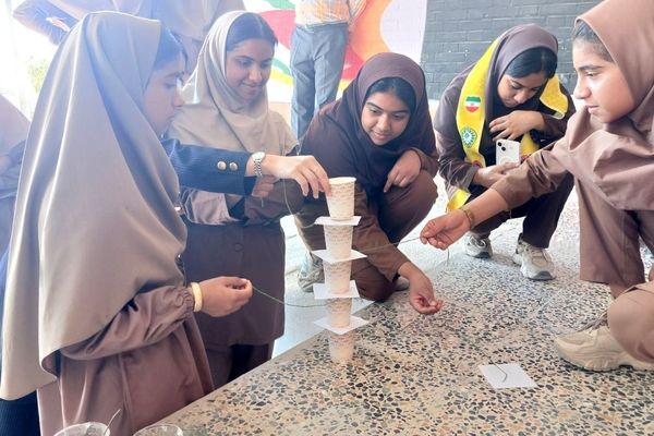 برگزاری روز آزمایشگاه در دبیرستان زینبیه فین