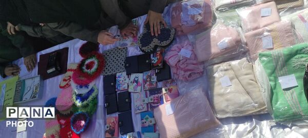 برپایی بازارچه دانش آموزی در دبیرستان نمونه اندیشه شهرستان کاشمر