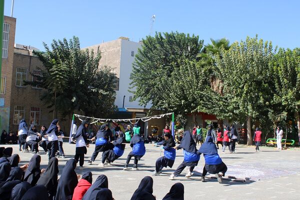 برگزاری جشنواره ورزشی در مدرسه شهید غیوری ناحیه یک شهرری