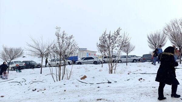  برف بازی مردم نیشابور در روستای برف ریز 
