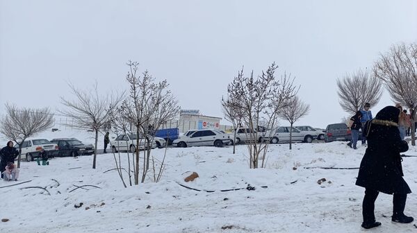  برف بازی مردم نیشابور در روستای برف ریز 