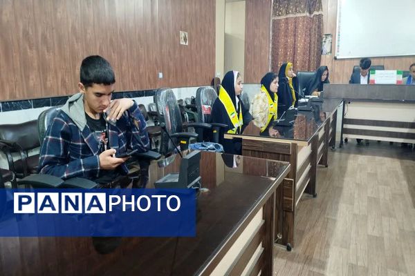 جلسه شورای دانش‌آموزی در منطقه چاروسا