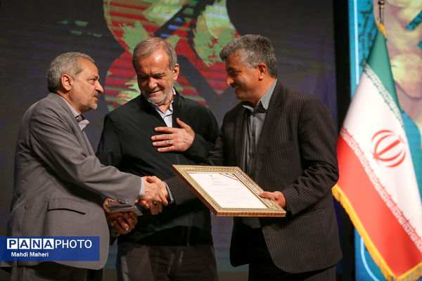 دیدار رییس‌جمهور با فرهنگیان و دانشجو معلمان