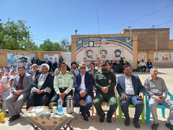 نواختن زنگ سپاس معلم در دبستان دخترانه شاهد نرگس