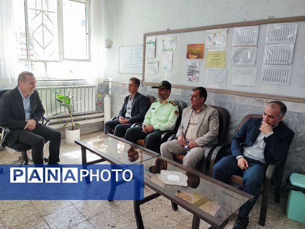 بازدید مسئولان آموزش و پرورش از مدارس سطح شهر سملقان به‌مناسبت هفته معلم