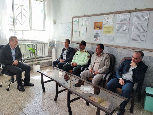 بازدید مسئولان آموزش و پرورش از مدارس سطح شهر سملقان به‌مناسبت هفته معلم