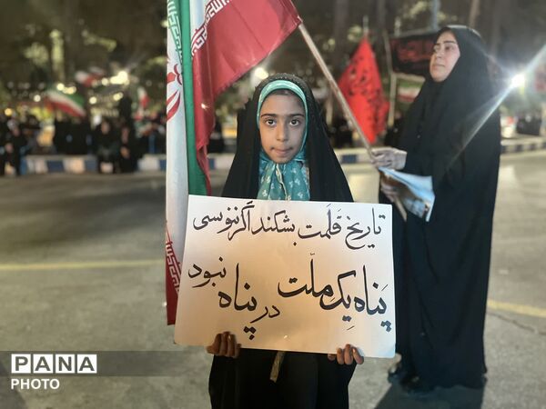 حضور مردم ابرکوه در سوگ فراق امام شهید امام خامنه‌ای 