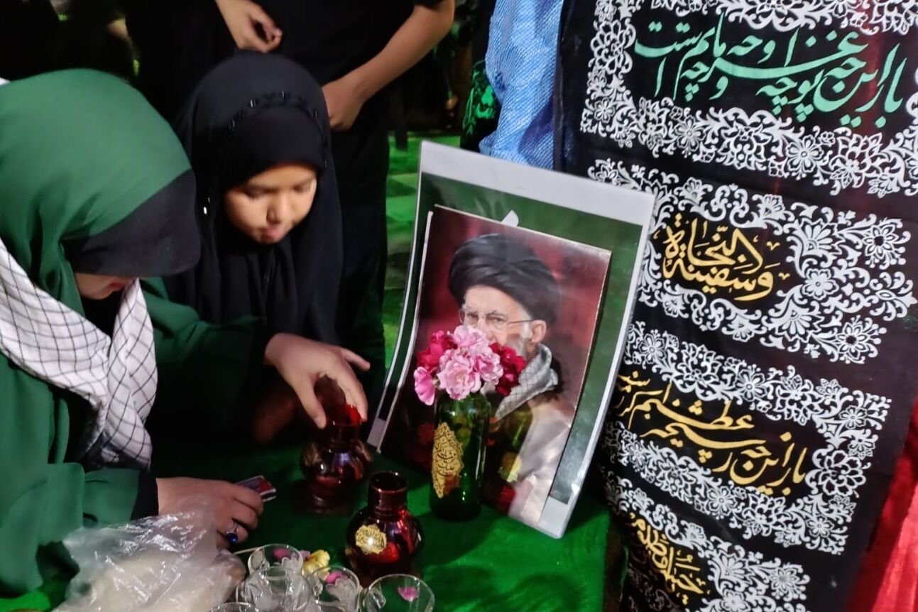 ریحانه‌های جانفدا خدمت به مهمانان امام حسین(ع) را آغاز کردند