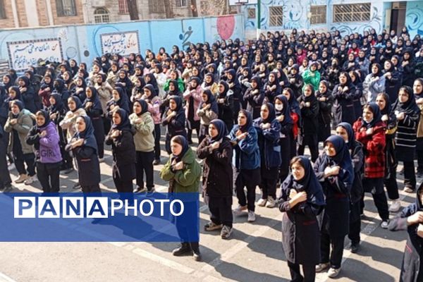 تمرین دانش‌آموزان دبیرستان حضرت ولیعصر (عج) ری یک جهت حضور در برنامه یاوران انقلاب