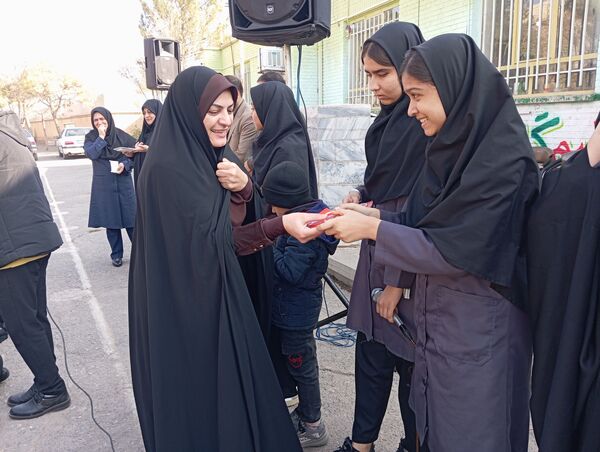 بزرگداشت هفته بسیج در دبیرستان حاج تقی نجفی نیشابور 