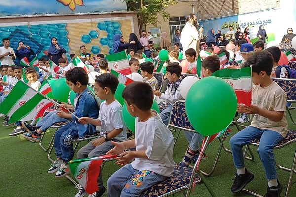 گام نهادن دانش‌آموزان کودکستانی شهرستان ورامین در مسیر تعلیم و تربیت
