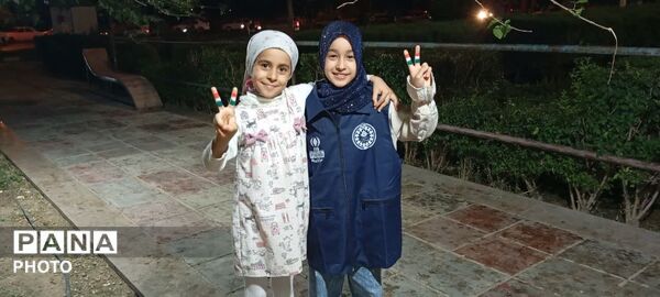 میز خدمت مدیرکل کانون پرورش فکری کودکان و نوجوانان یزد