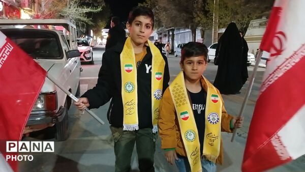 فارسان یکپارچه علیه استکبار فریاد «مرگ بر آمریکا» در آسمان شهر 