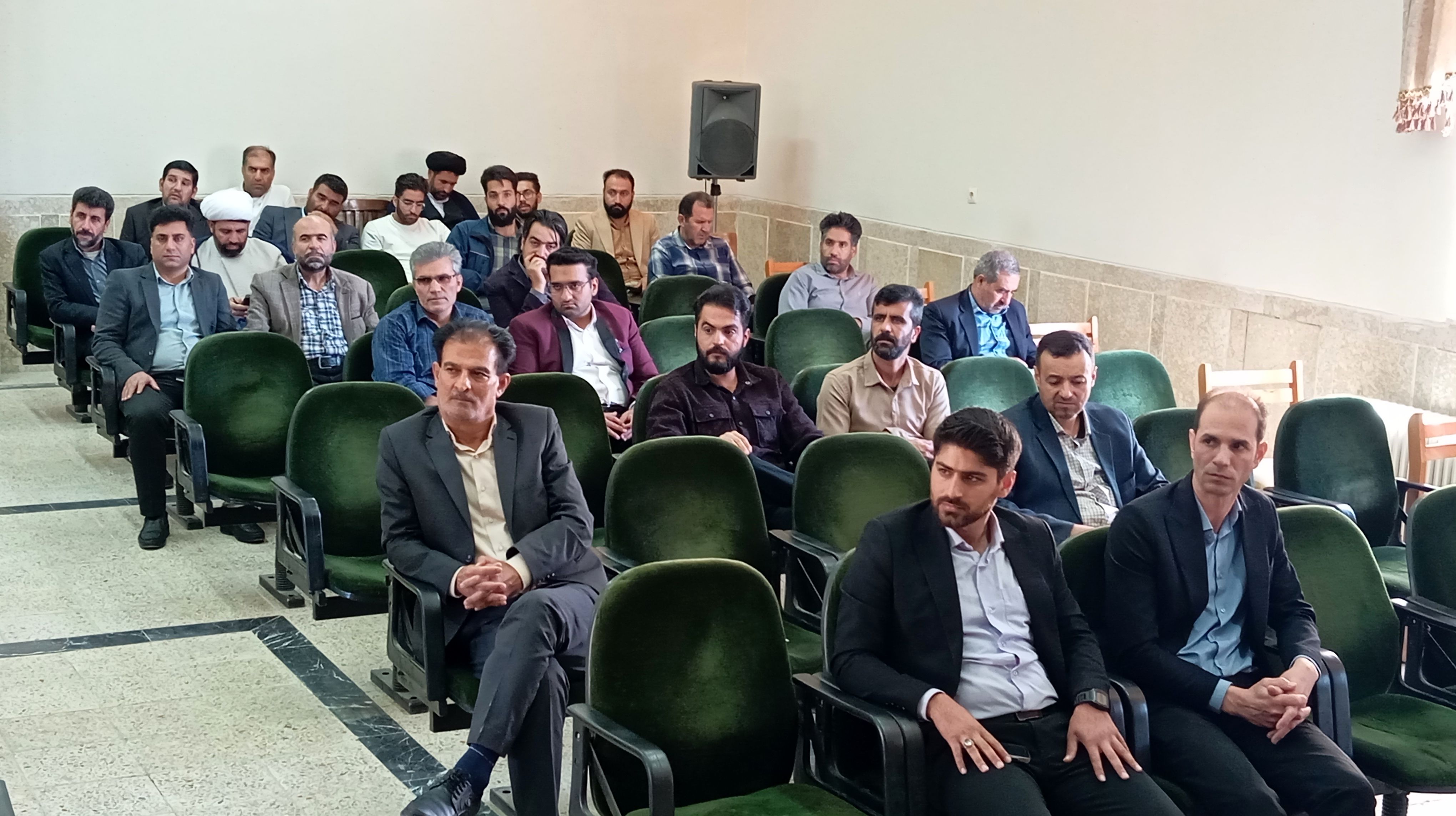 نشست توانمندسازی مدیران و مشاوران مدارس بن با محوریت پیشگیری از آسیب‌های اجتماعی