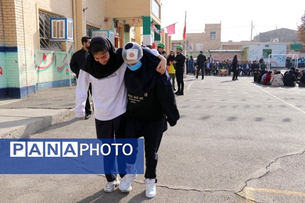 برگزاری مانور سراسری زلزله در مدارس شهرستان نظرآباد؛ گامی به‌سوی مدرسه‌ایمن و جامعه‌تاب‌آور