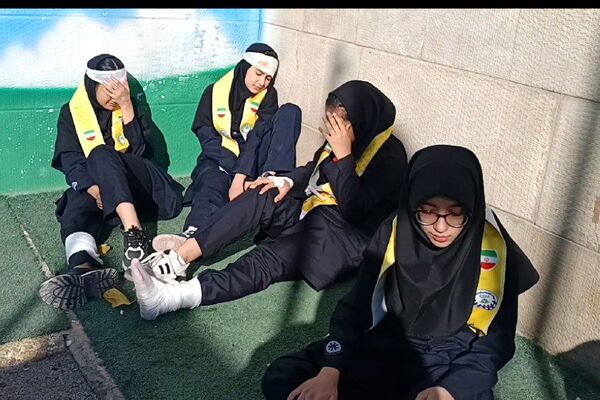  مانور زلزله در مدرسه فرزانگان ورامین