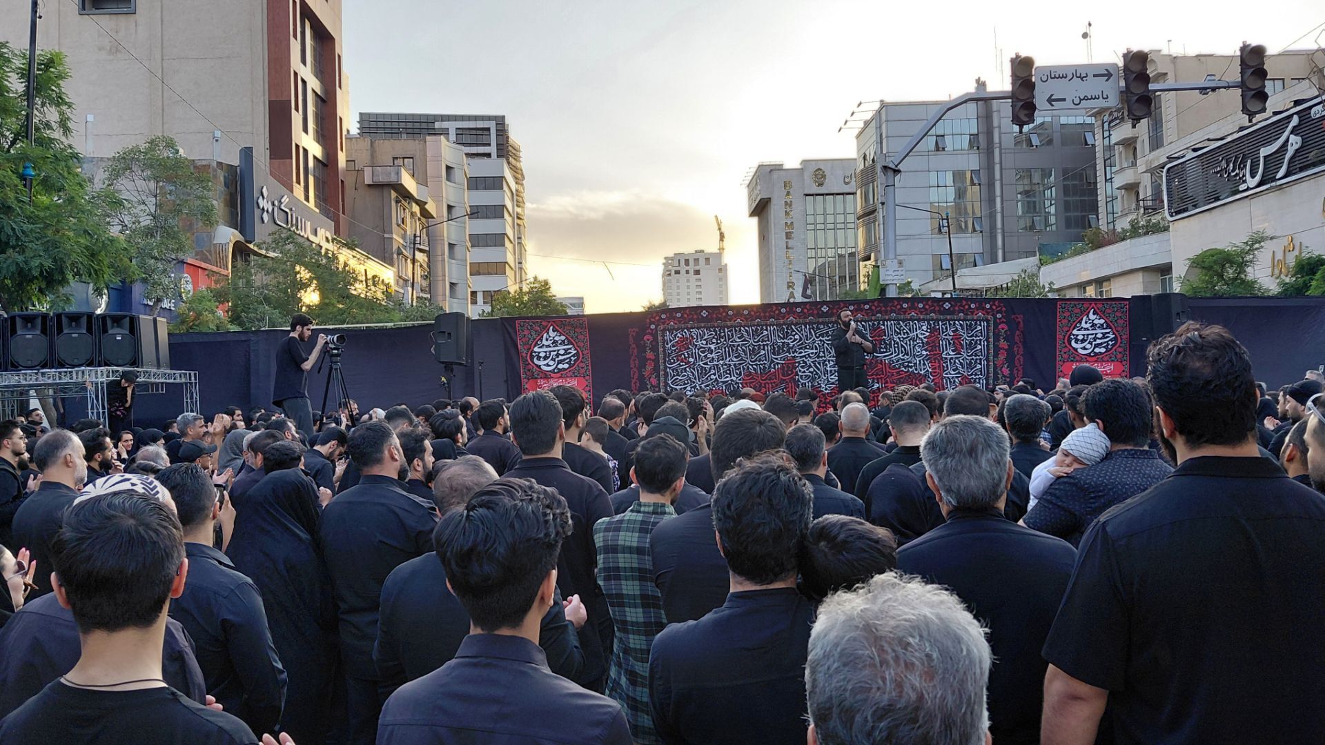 مراسم عزاداری عصر عاشورا و خیمه‌سوزان در مشهد