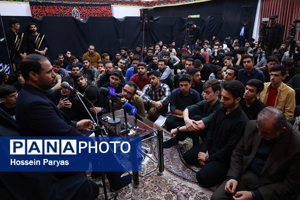 مراسم عزاداری شهادت خادم الرضا(ع) آیت‌الله سید ابراهیم رئیسی و همراهشان در مرکز آموزش عالی شهدای مکه