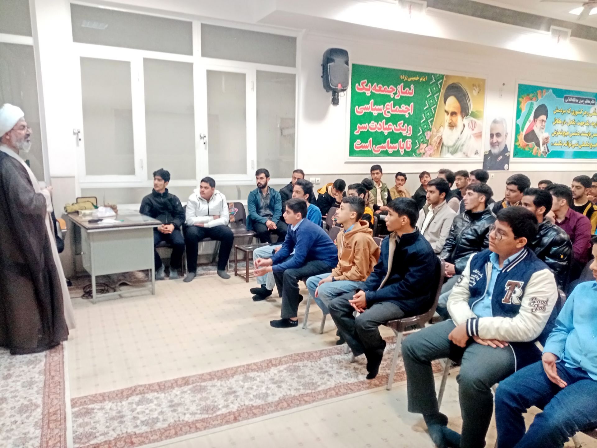  جلسه تبیینی همزمان با آغاز ماه مبارک رمضان در دفتر امام جمعه کاشمر