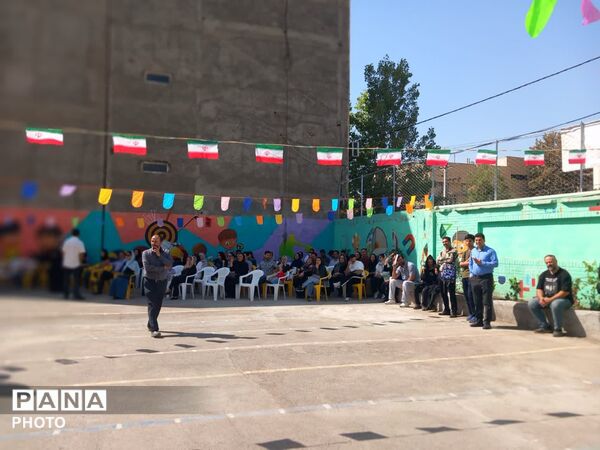 جشن شکوفه ها در دبستان دکتر شهریاری ناحیه ۶