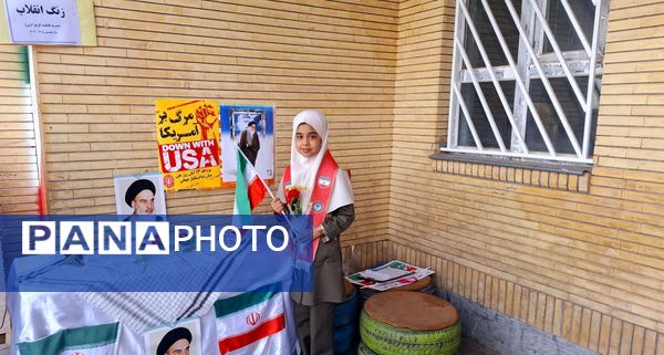 زنگ انقلاب در مدرسه فاطمه‌الزهرا(س) باخرز