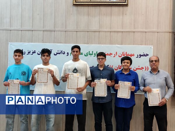 جشن ستارگان دبیرستان هیأت امنایی توحید دوره اول