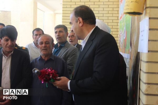 «زنگ مهر» در مدارس چاروسا به صدا درآمد